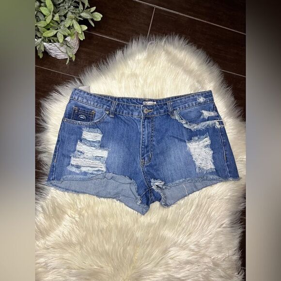 C&C California hunter denim distressed shorts sz 32 - Picture 2 of 7